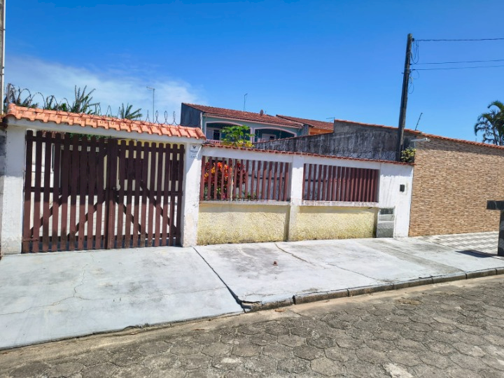 Casa em Itanhaém com 02 dormitórios