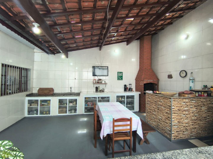 Casa em Itanhaém com 04 dormitórios